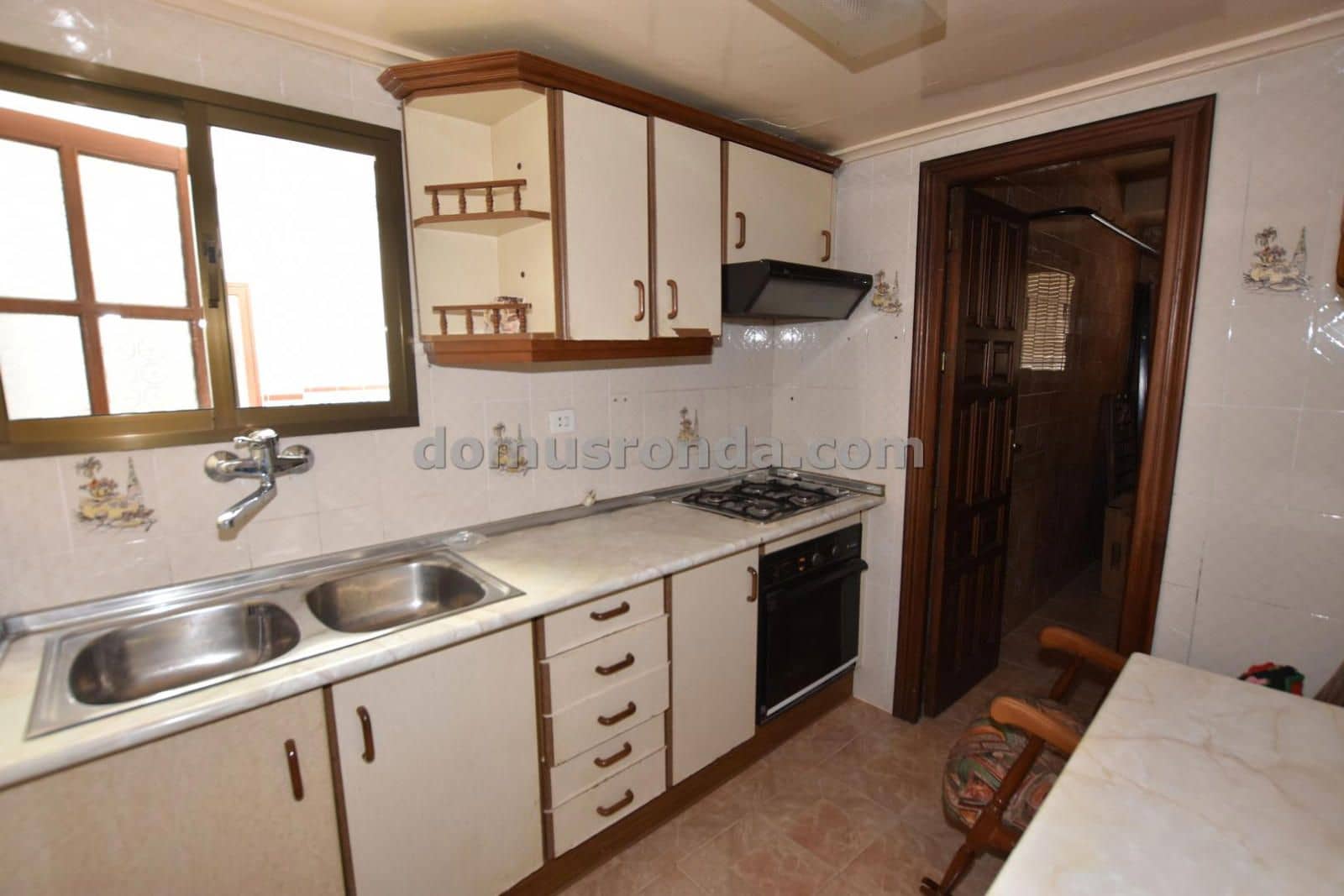 6 bedroom Villa for sale in Cuevas del Becerro - € 80,000 (Ref: 9185974)