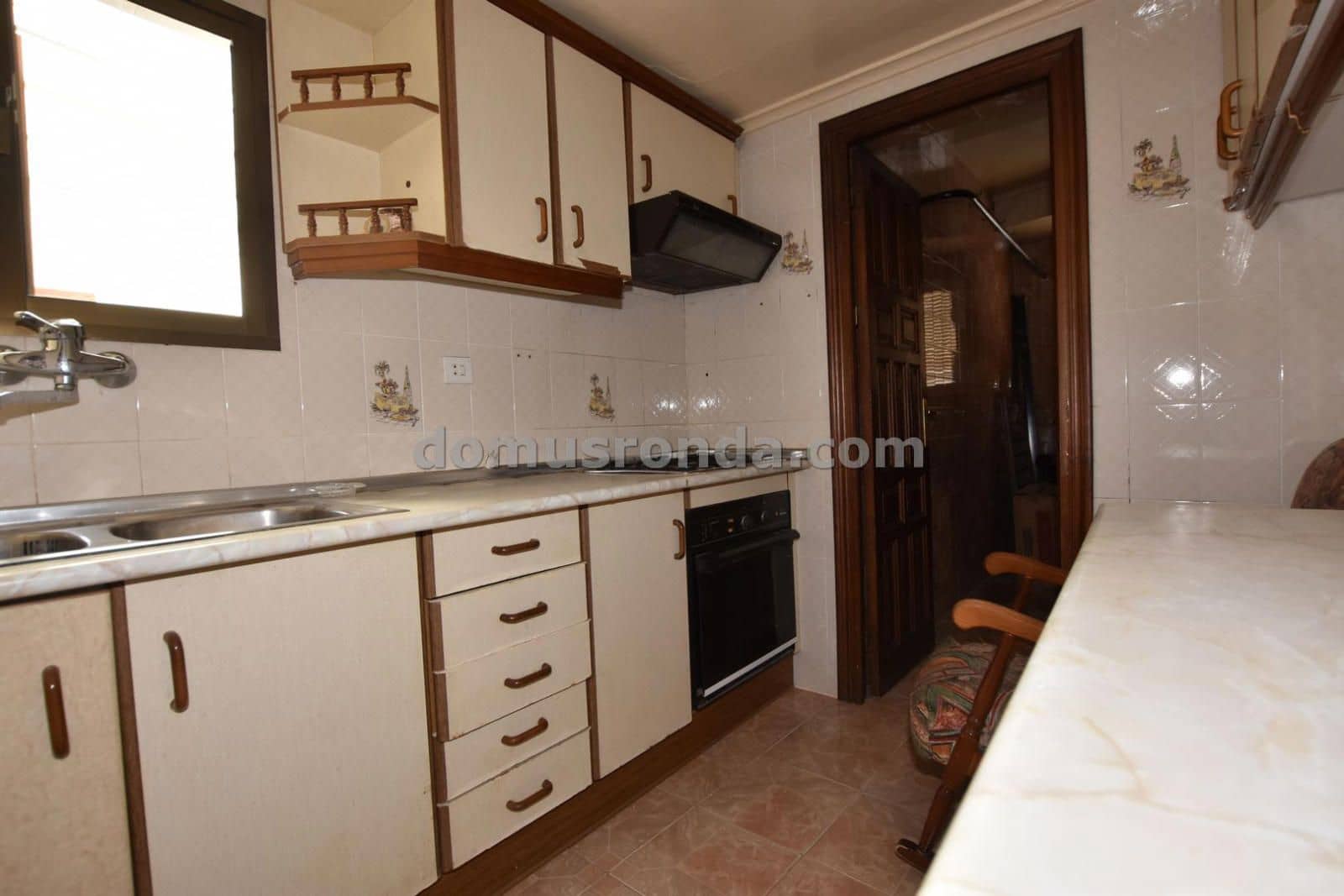 6 bedroom Villa for sale in Cuevas del Becerro - € 80,000 (Ref: 9185974)