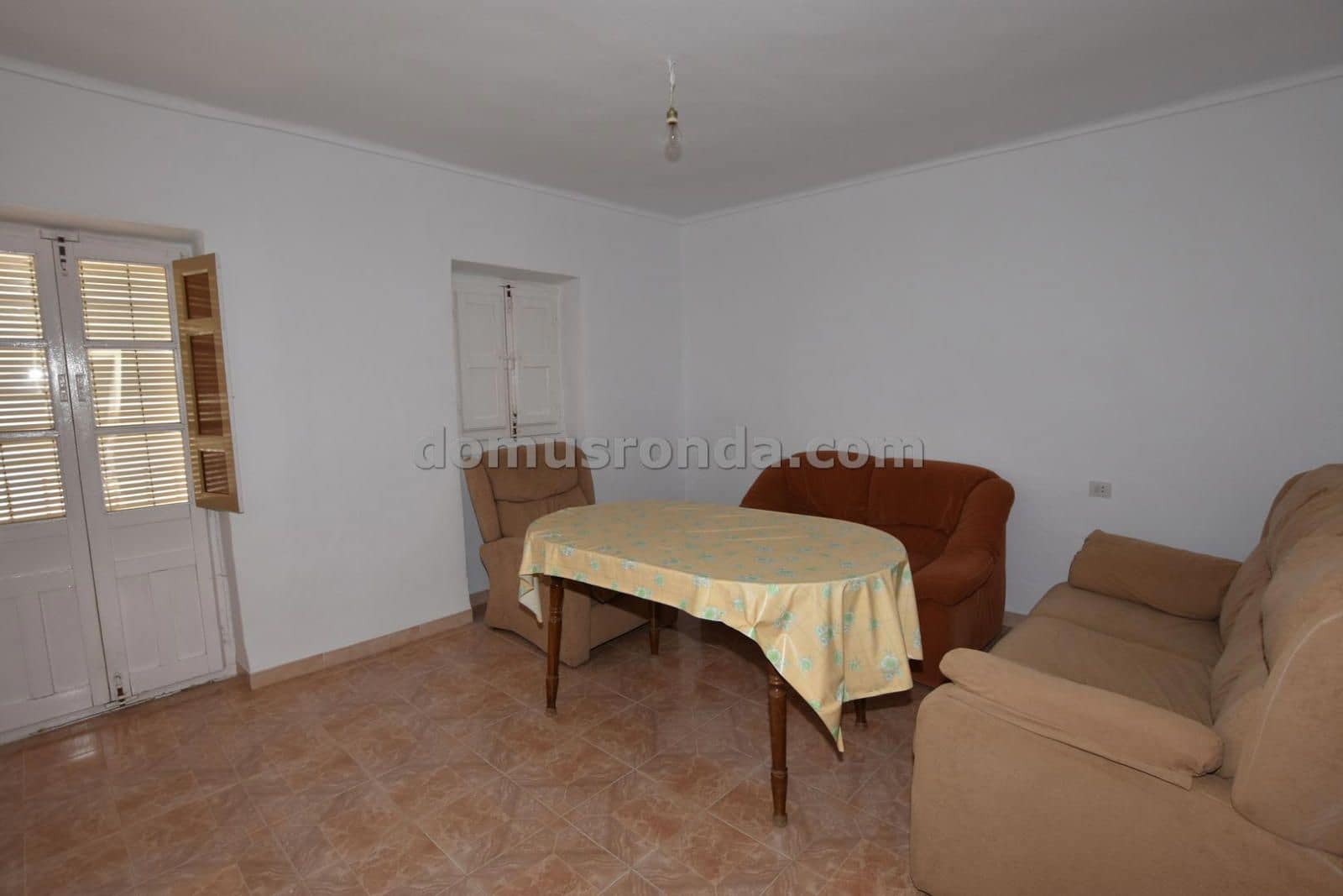6 bedroom Villa for sale in Cuevas del Becerro - € 80,000 (Ref: 9185974)