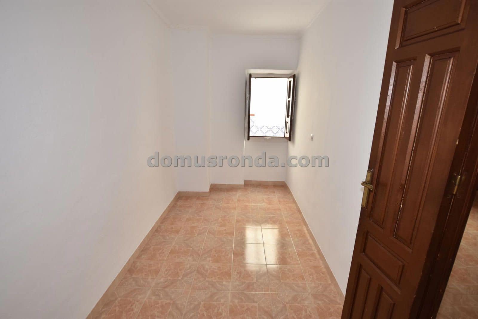 6 bedroom Villa for sale in Cuevas del Becerro - € 80,000 (Ref: 9185974)