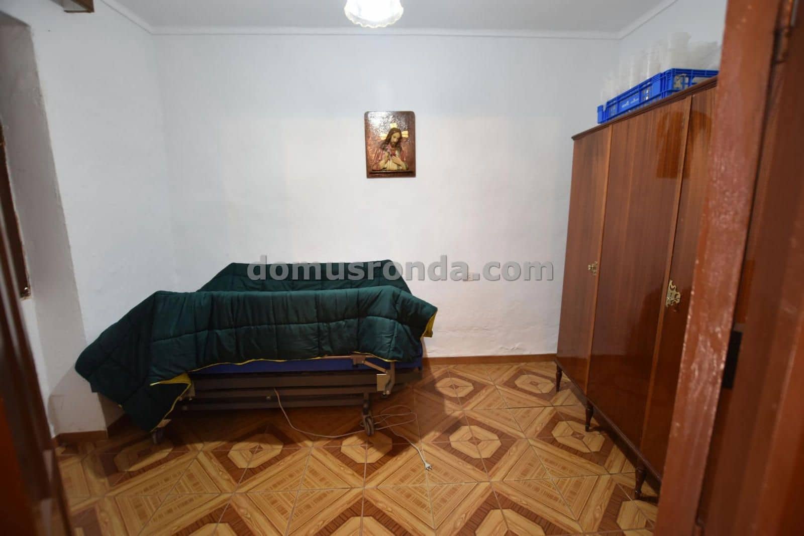 6 bedroom Villa for sale in Cuevas del Becerro - € 80,000 (Ref: 9185974)
