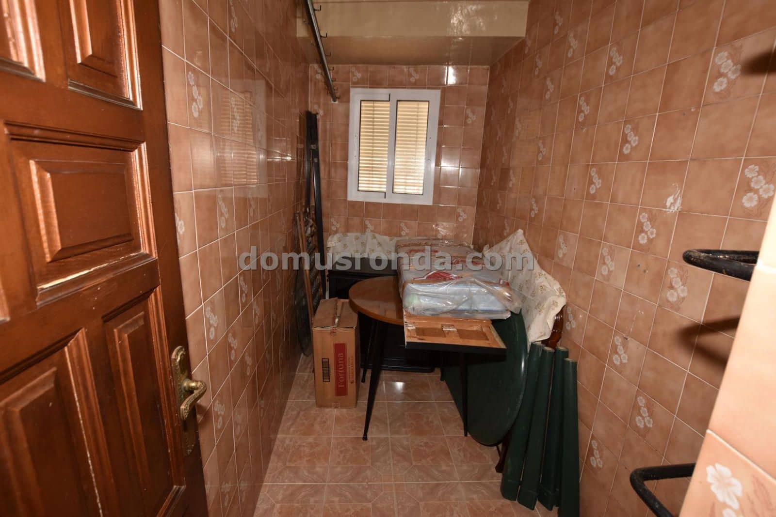6 bedroom Villa for sale in Cuevas del Becerro - € 80,000 (Ref: 9185974)