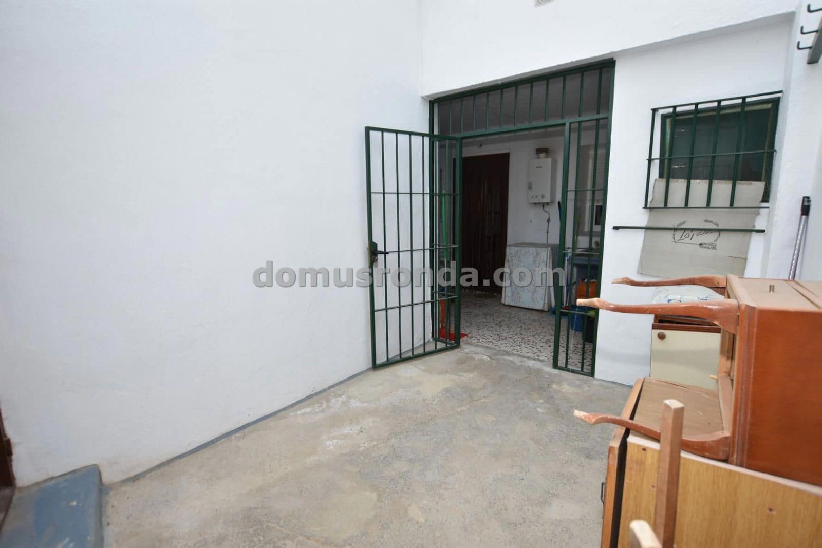 6 bedroom Villa for sale in Cuevas del Becerro - € 80,000 (Ref: 9185974)