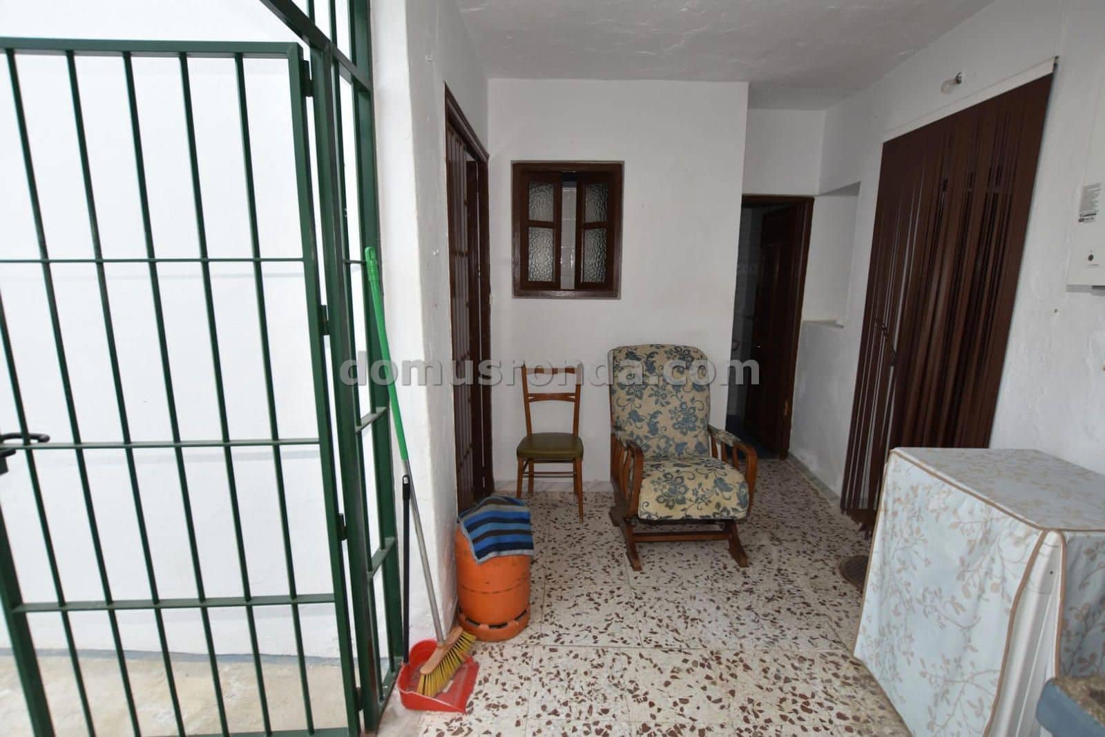 6 bedroom Villa for sale in Cuevas del Becerro - € 80,000 (Ref: 9185974)