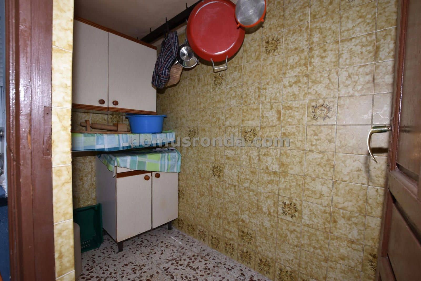 6 bedroom Villa for sale in Cuevas del Becerro - € 80,000 (Ref: 9185974)
