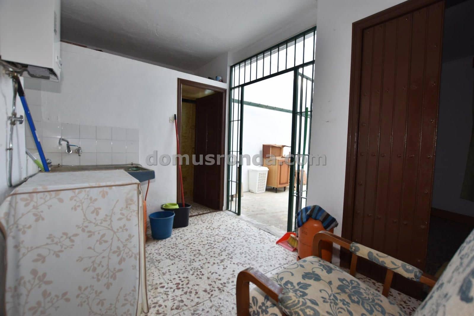 6 bedroom Villa for sale in Cuevas del Becerro - € 80,000 (Ref: 9185974)