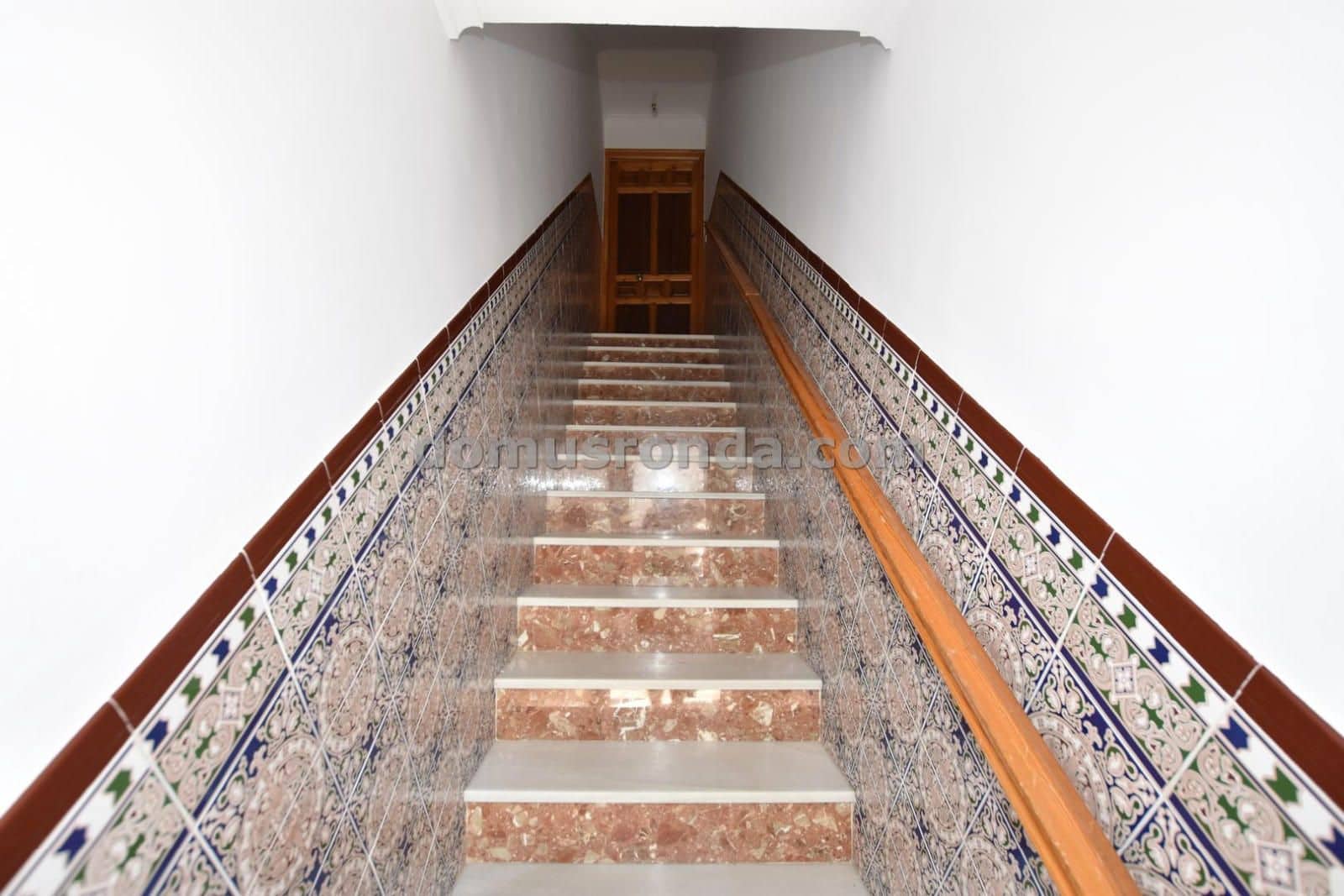 6 bedroom Villa for sale in Cuevas del Becerro - € 80,000 (Ref: 9185974)