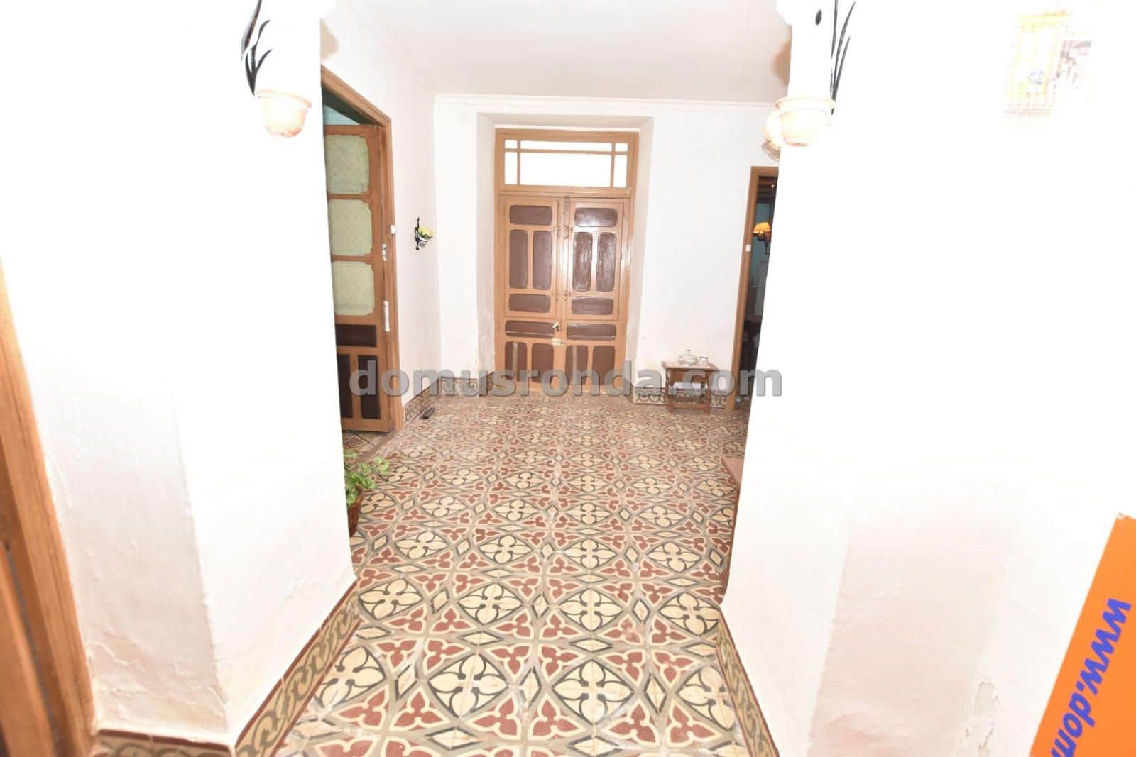 9 soveværelse Villa til salg i Cuevas del Becerro med garage - € 150.000 (Ref: 9191376)