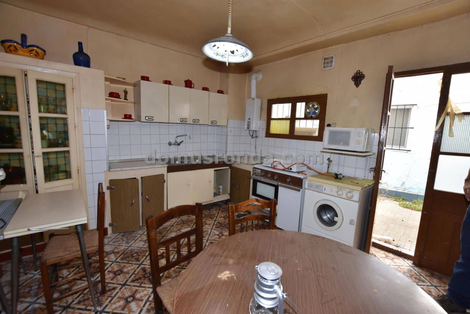 9 soveværelse Villa til salg i Cuevas del Becerro med garage - € 150.000 (Ref: 9191376)