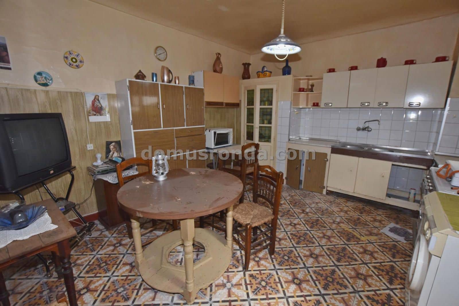 9 soveværelse Villa til salg i Cuevas del Becerro med garage - € 150.000 (Ref: 9191376)