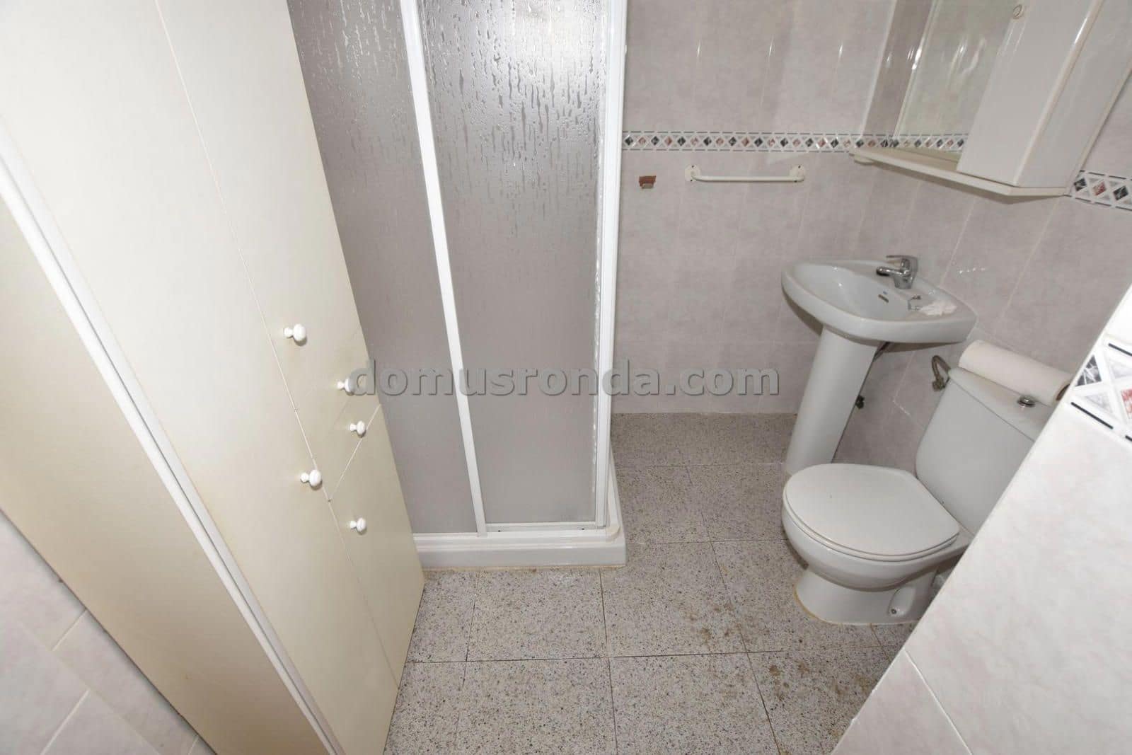 9 soveværelse Villa til salg i Cuevas del Becerro med garage - € 150.000 (Ref: 9191376)