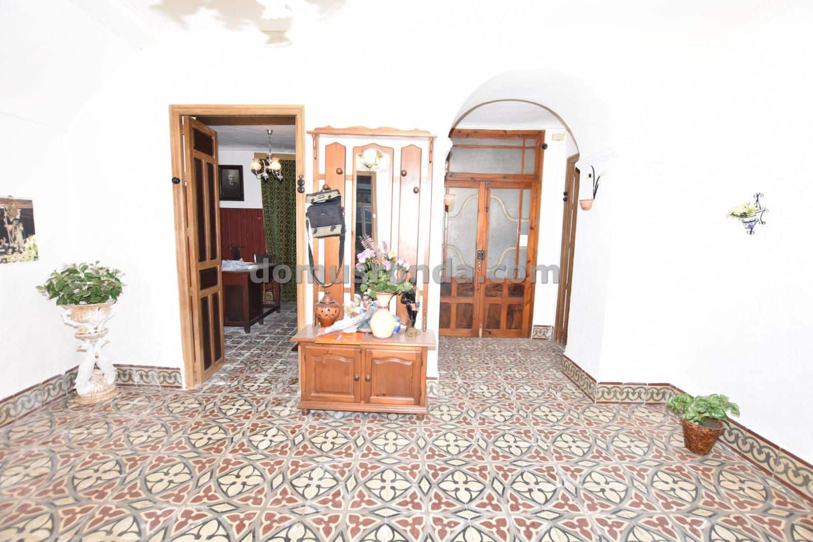 9 soveværelse Villa til salg i Cuevas del Becerro med garage - € 150.000 (Ref: 9191376)