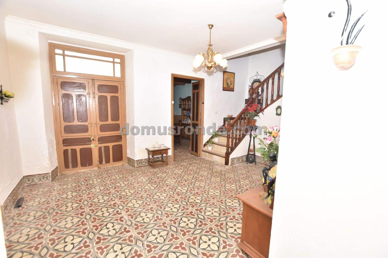 9 soveværelse Villa til salg i Cuevas del Becerro med garage - € 150.000 (Ref: 9191376)