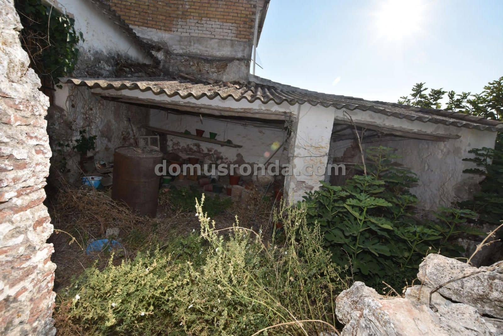 9 soveværelse Villa til salg i Cuevas del Becerro med garage - € 150.000 (Ref: 9191376)