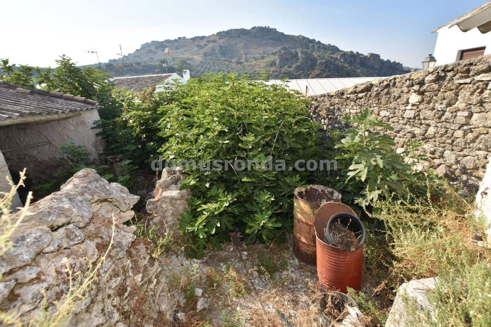 9 soveværelse Villa til salg i Cuevas del Becerro med garage - € 150.000 (Ref: 9191376)