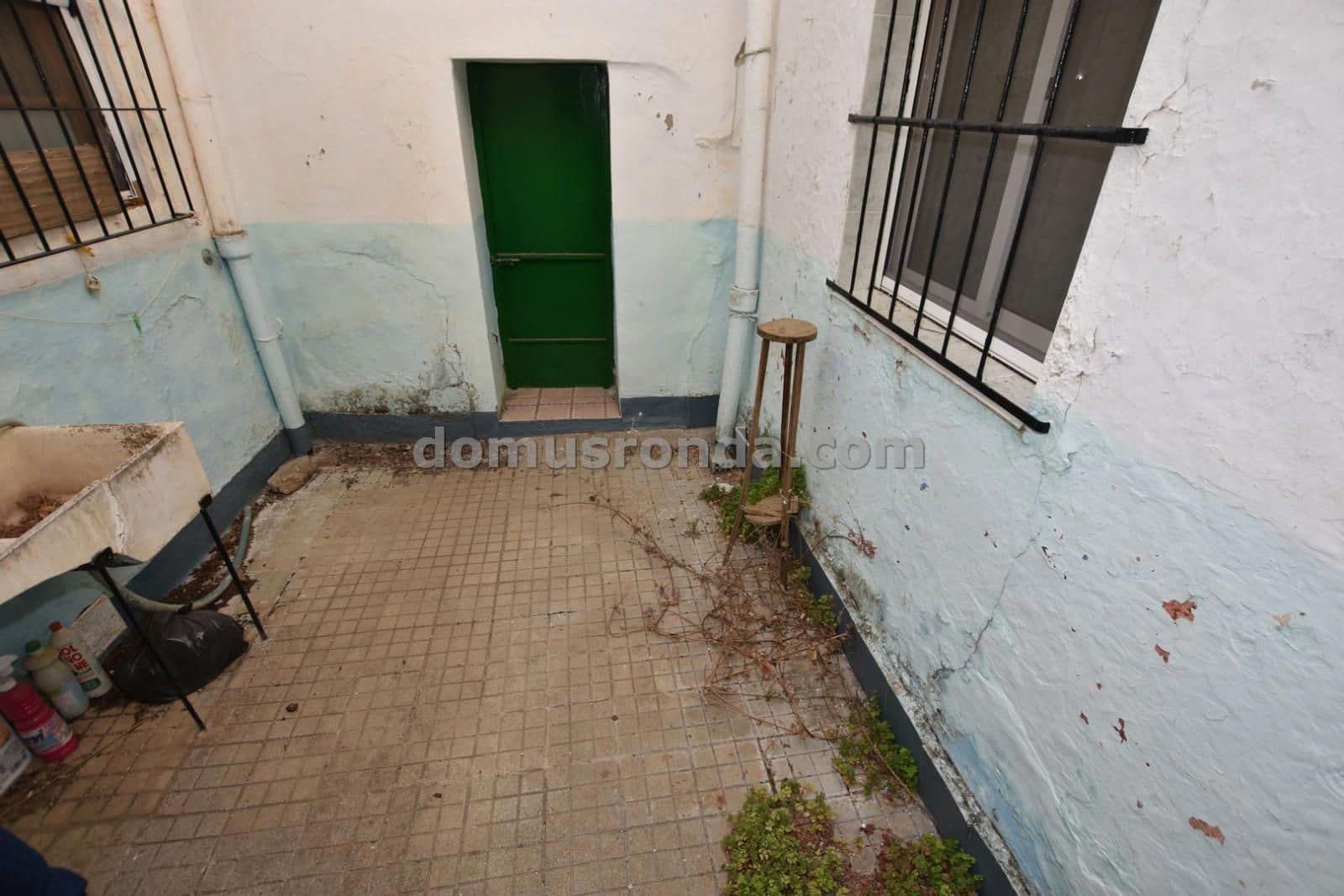 9 soveværelse Villa til salg i Cuevas del Becerro med garage - € 150.000 (Ref: 9191376)