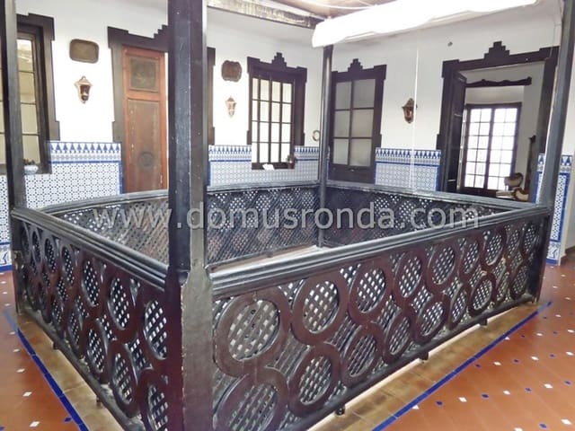 8 soverom Villa til salgs i Ronda med svømmebasseng garasje - € 2 000 000 (Ref: 9279839)