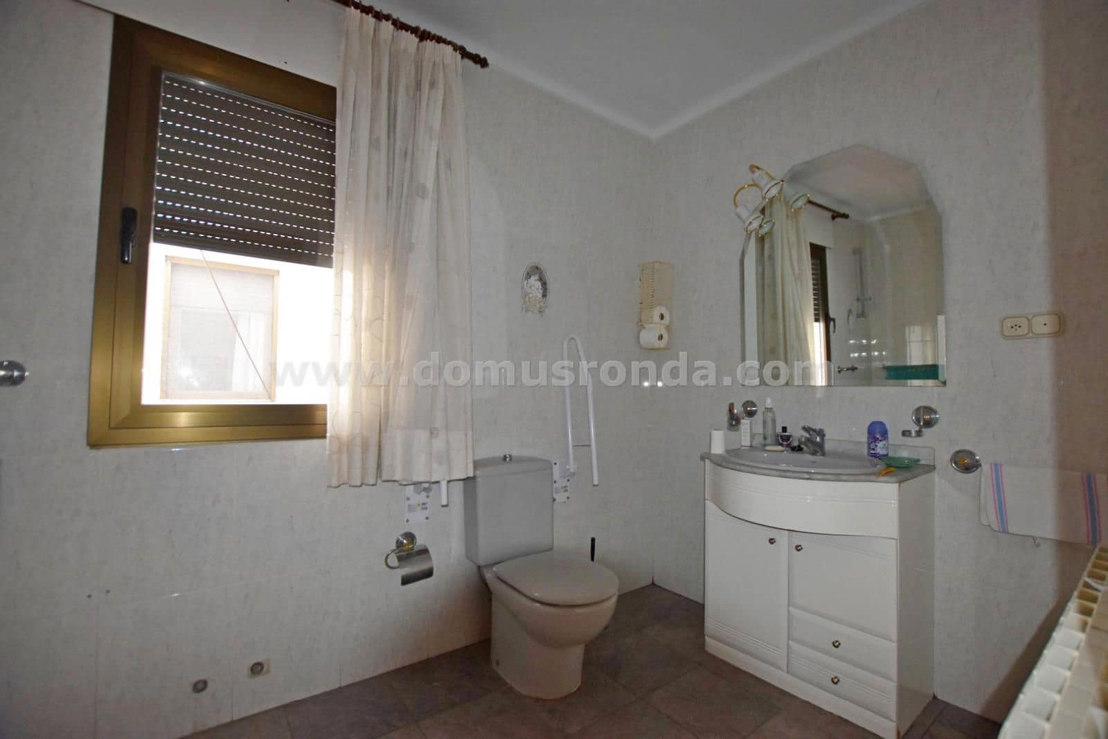 6 makuuhuone Huvila myytävänä paikassa Montejaque mukana 
autotalli - 198 000 € (Ref: 9462904)