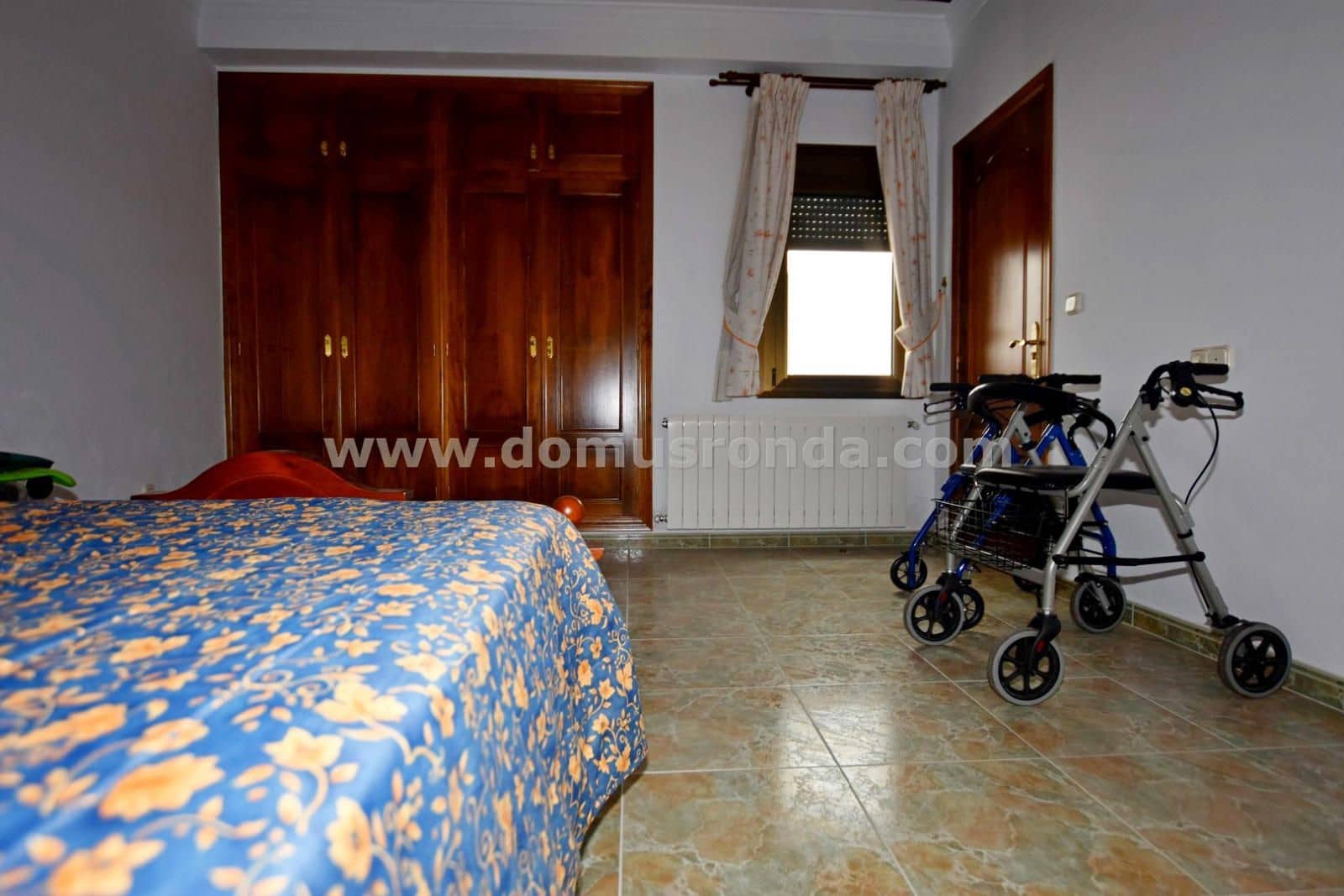 6 makuuhuone Huvila myytävänä paikassa Montejaque mukana 
autotalli - 198 000 € (Ref: 9462904)