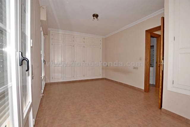 Casa de 3 habitaciones en Ronda en venta con garaje - 245.000 € (Ref: 9511121)