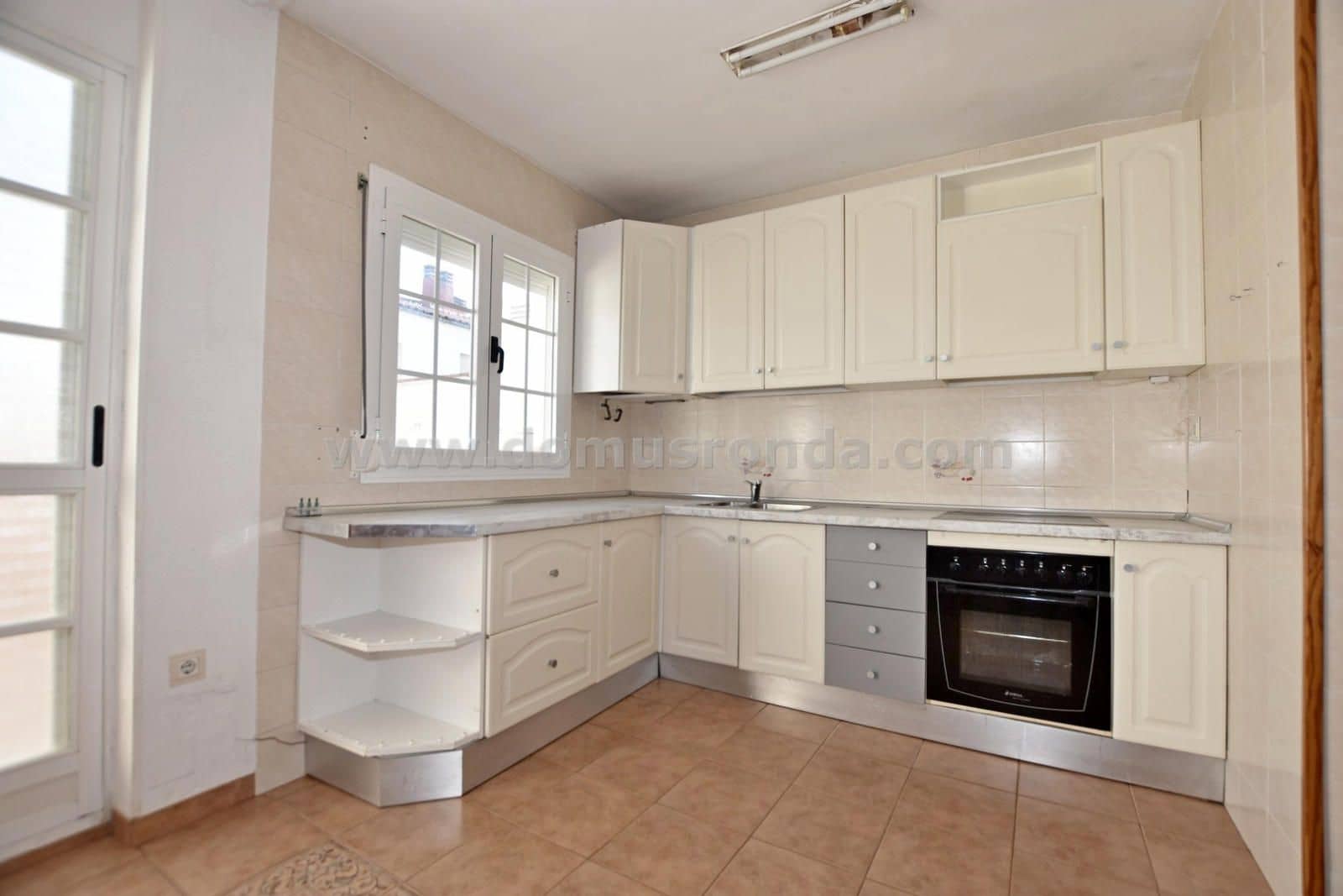 3 bedroom Townhouse for sale in Ronda with garage - € 245,000 (Ref: 9511121)