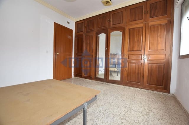 Piso de 4 habitaciones en Ronda en venta - 114.500 € (Ref: 9650785)