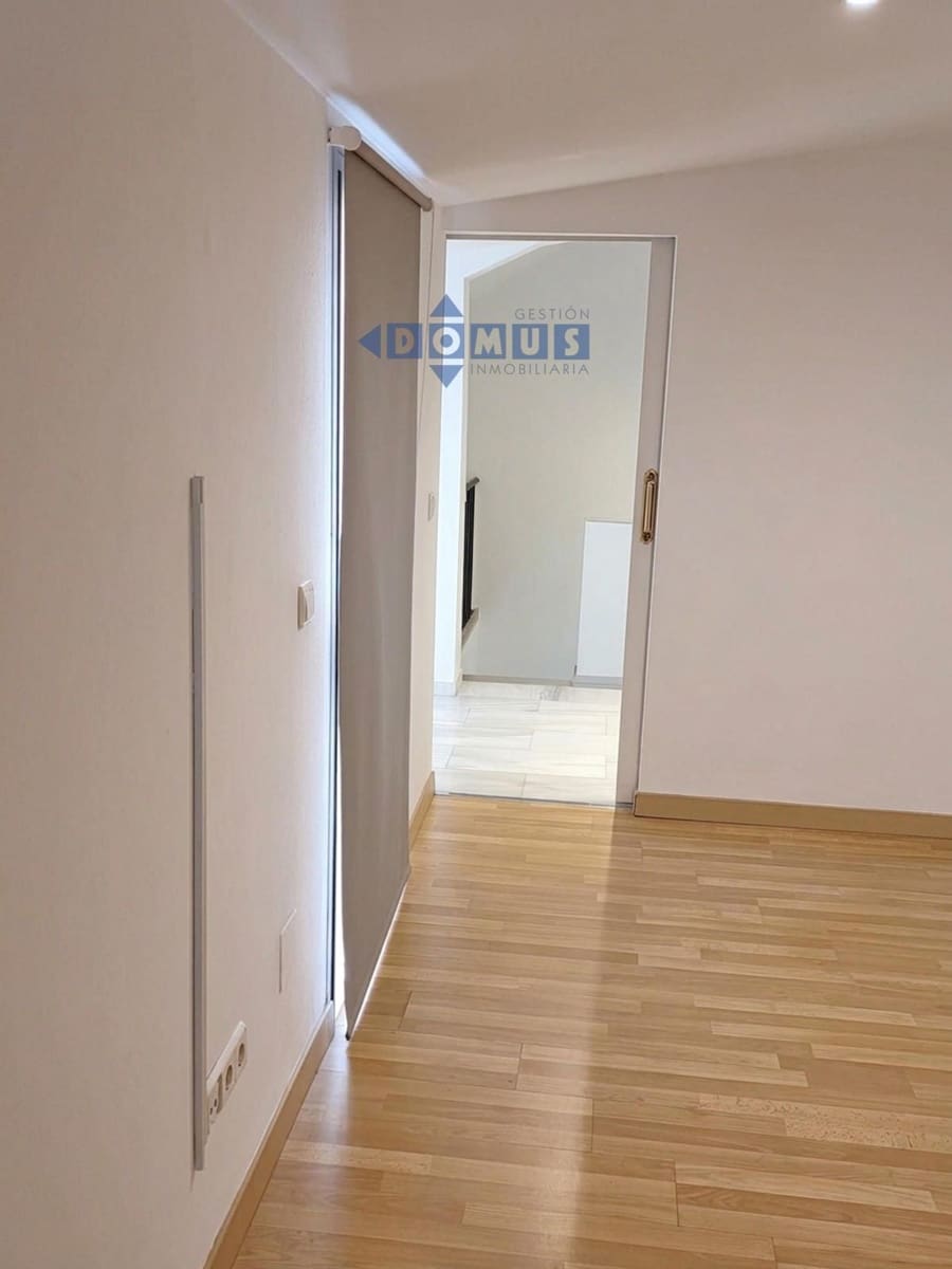 2 bedroom Penthouse for sale in San Pedro de Alcantara with garage - € 359,900 (Ref: 9780816)