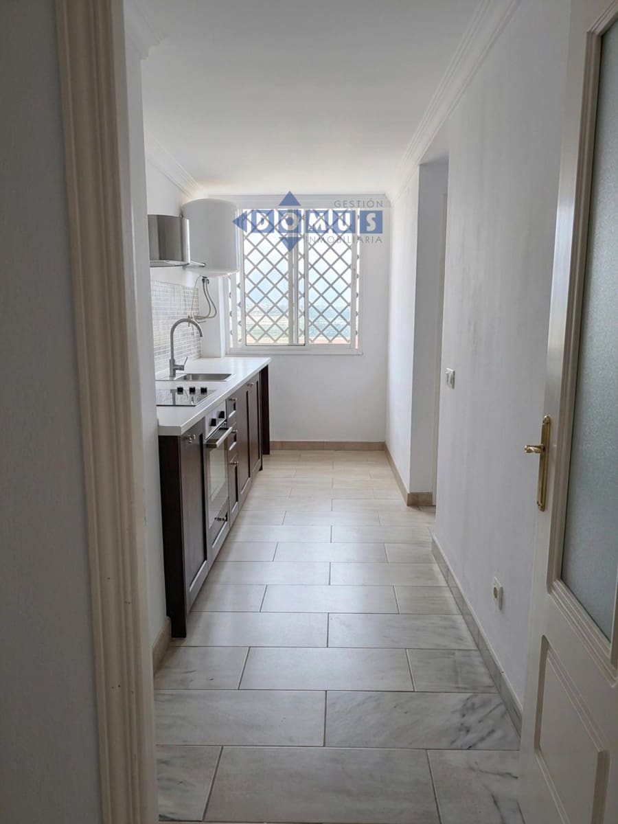 2 bedroom Penthouse for sale in San Pedro de Alcantara with garage - € 359,900 (Ref: 9780816)