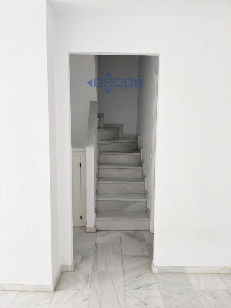 2 bedroom Penthouse for sale in San Pedro de Alcantara with garage - € 359,900 (Ref: 9780816)