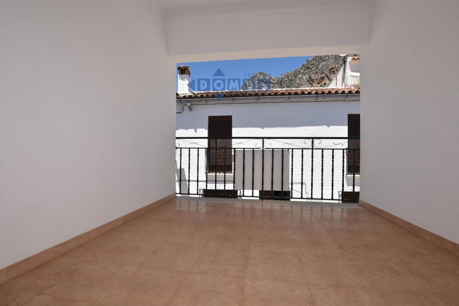 7 bedroom Villa for sale in Montejaque with garage - € 180,000 (Ref: 9844539)
