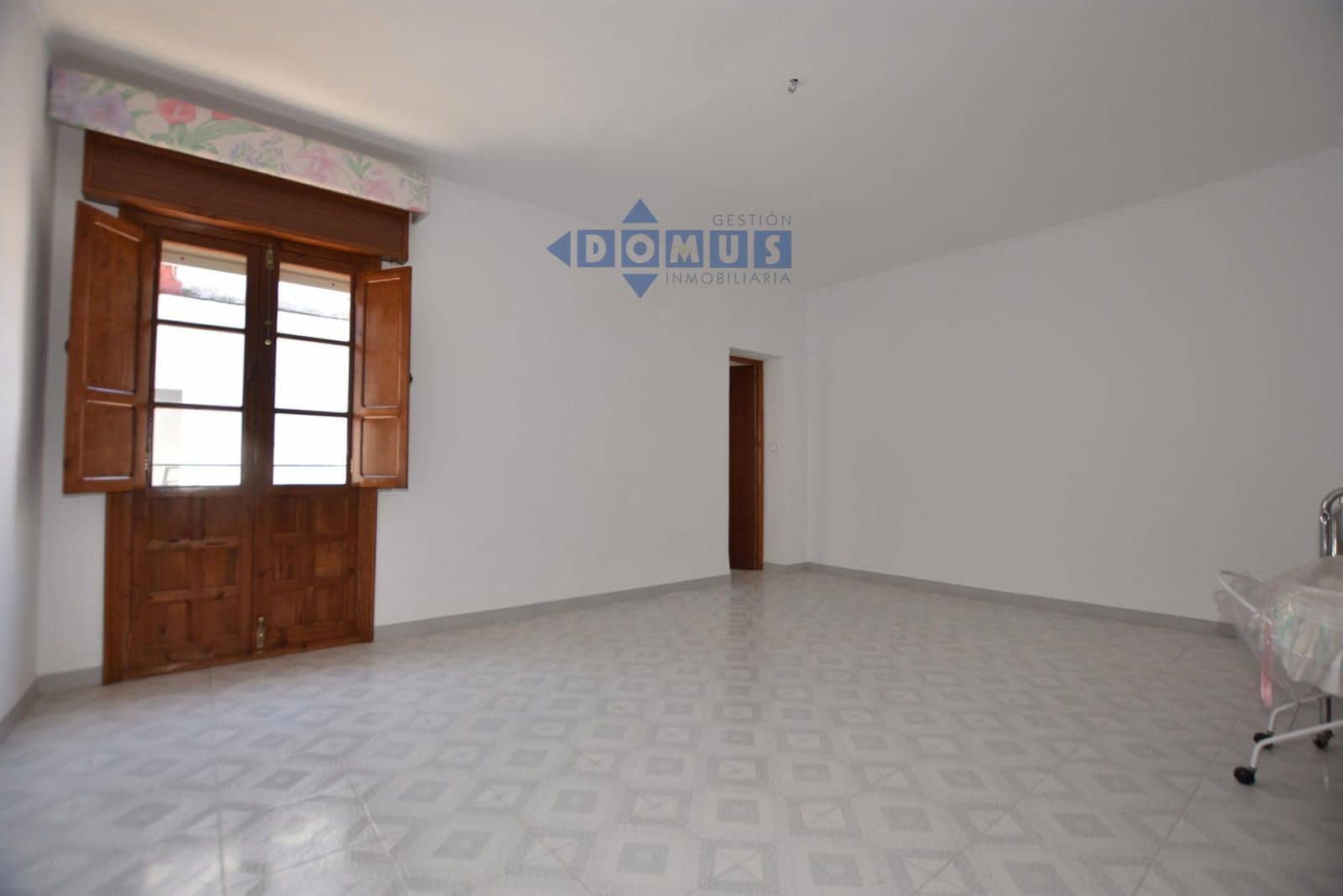 7 bedroom Villa for sale in Montejaque with garage - € 180,000 (Ref: 9844539)