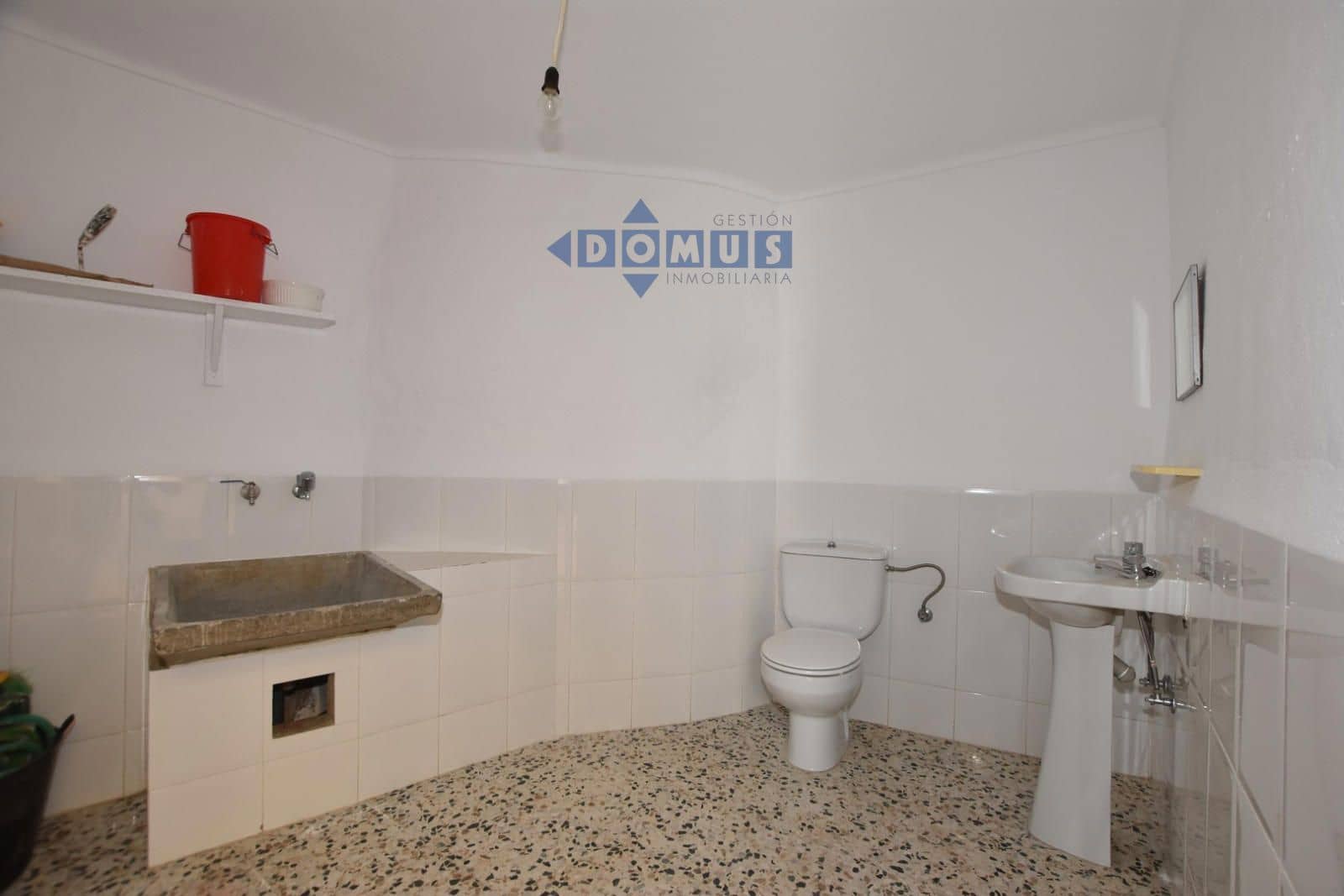 7 bedroom Villa for sale in Montejaque with garage - € 180,000 (Ref: 9844539)