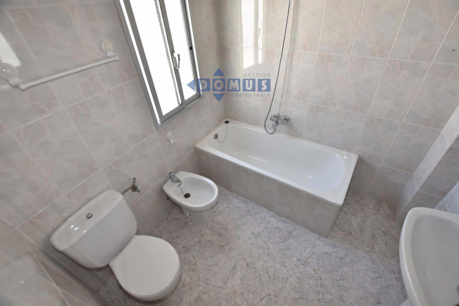 7 bedroom Villa for sale in Montejaque with garage - € 180,000 (Ref: 9844539)