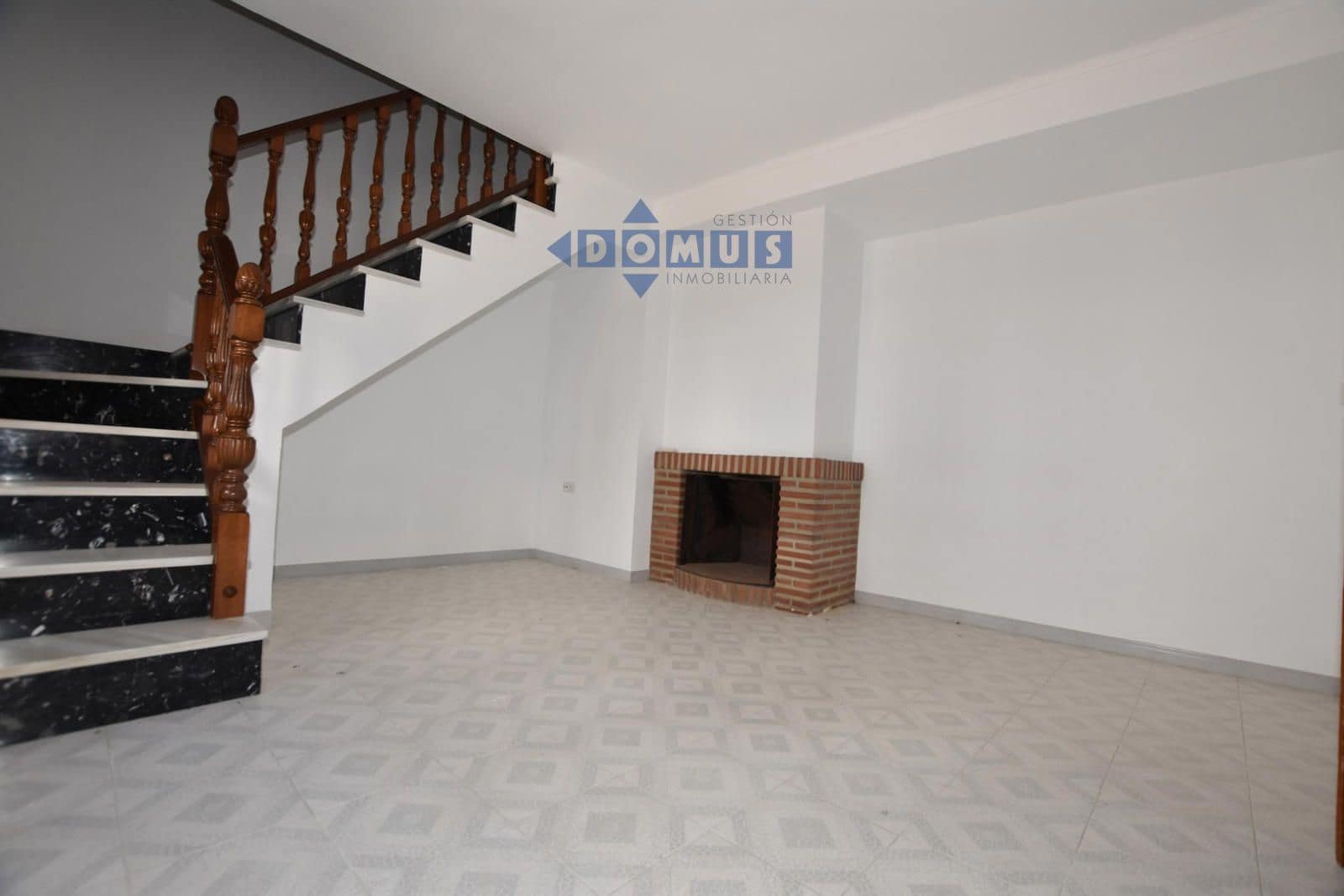 7 bedroom Villa for sale in Montejaque with garage - € 180,000 (Ref: 9844539)