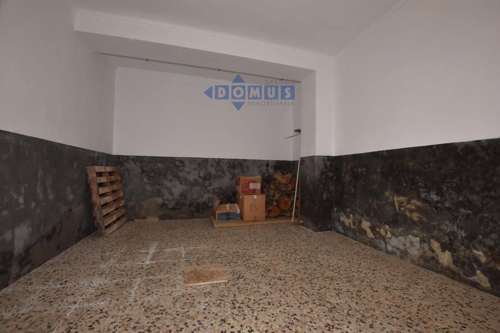 7 bedroom Villa for sale in Montejaque with garage - € 180,000 (Ref: 9844539)