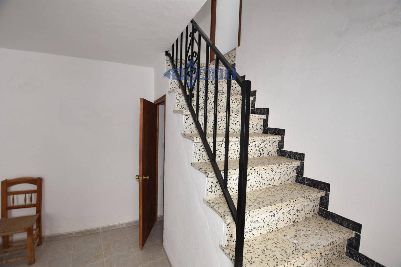 7 bedroom Villa for sale in Montejaque with garage - € 180,000 (Ref: 9844539)