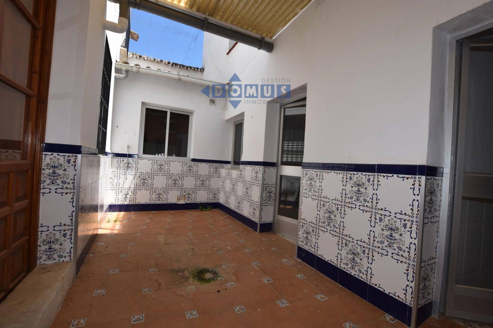 7 bedroom Villa for sale in Montejaque with garage - € 180,000 (Ref: 9844539)