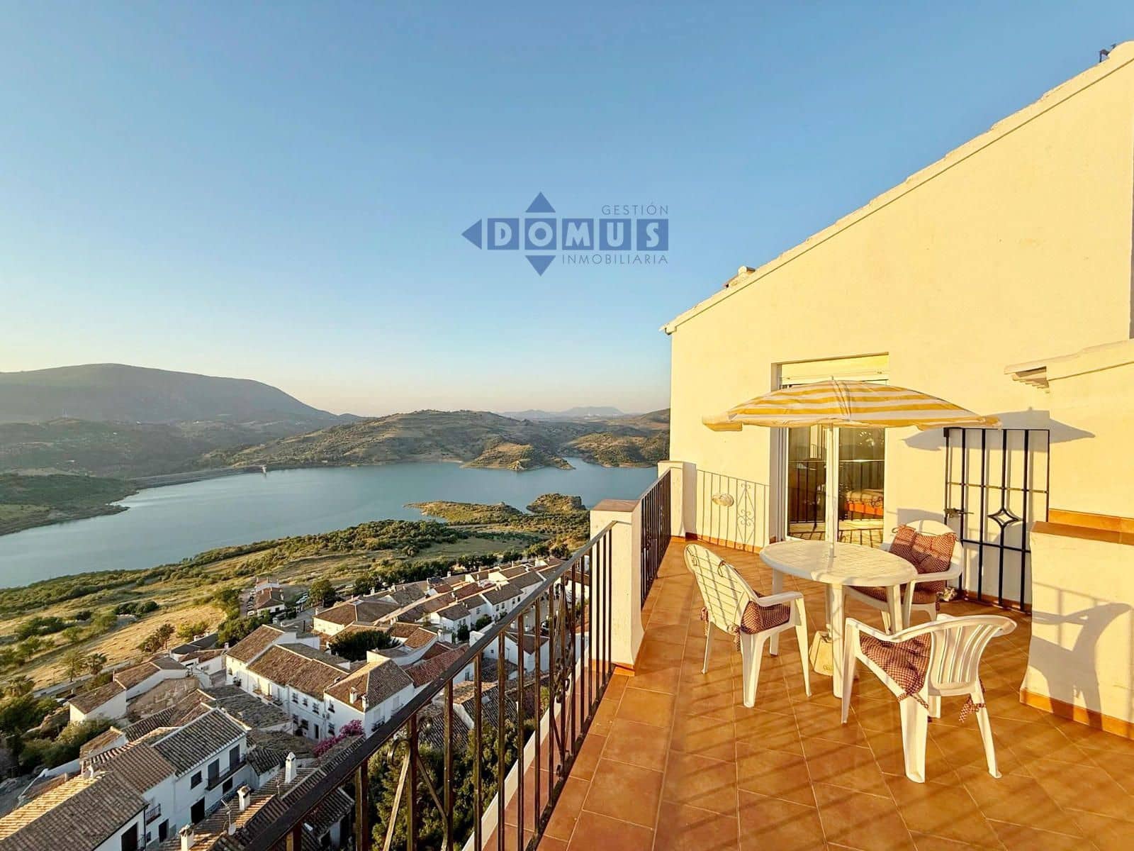 2 bedroom Villa for sale in Zahara de la Sierra - € 235,000 (Ref: 9875283)