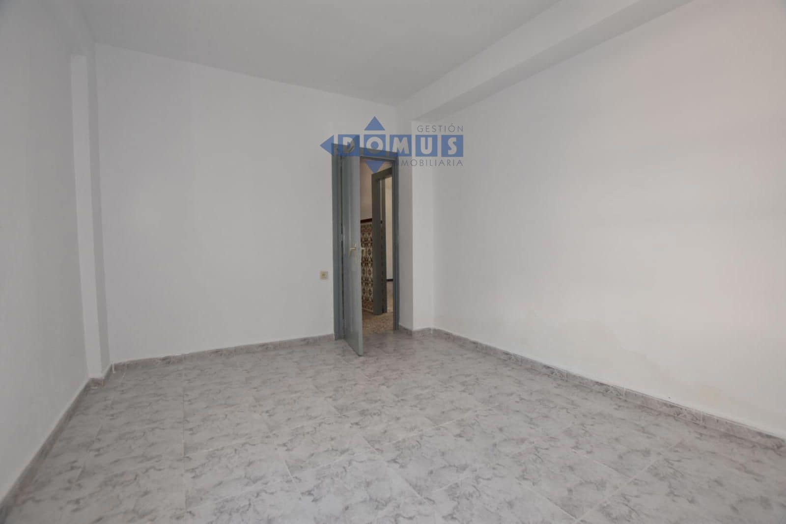 Chalet de 3 habitaciones en Ronda en venta - 180.000 € (Ref: 9893046)