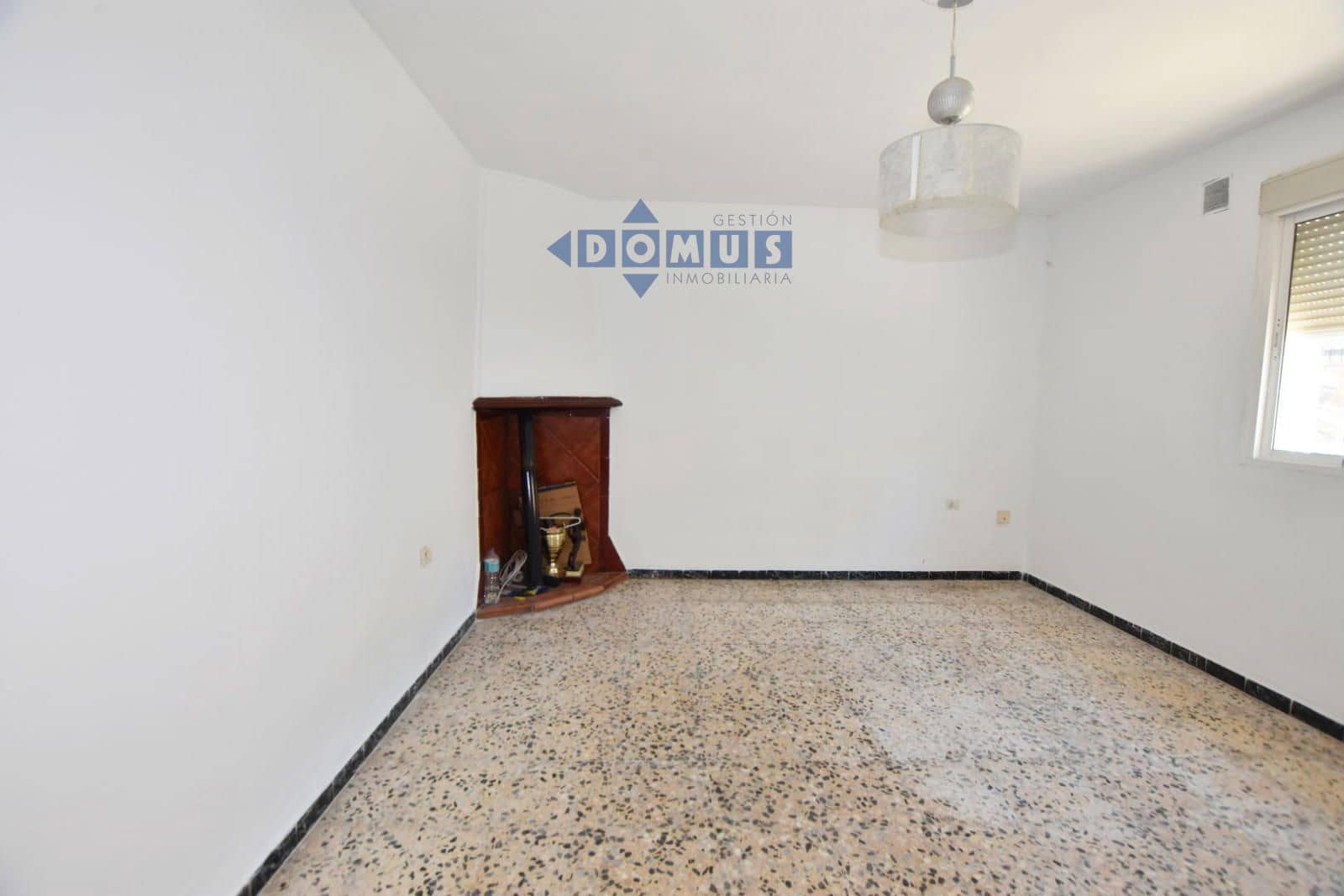 Chalet de 3 habitaciones en Ronda en venta - 180.000 € (Ref: 9893046)