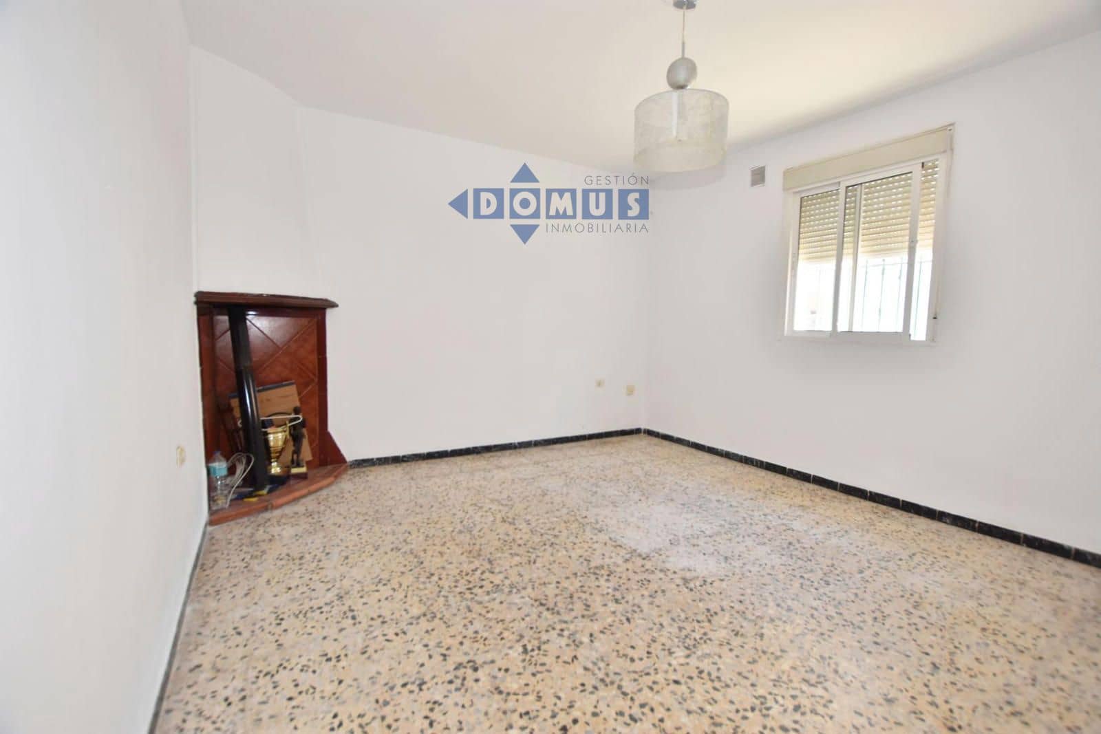 Chalet de 3 habitaciones en Ronda en venta - 180.000 € (Ref: 9893046)
