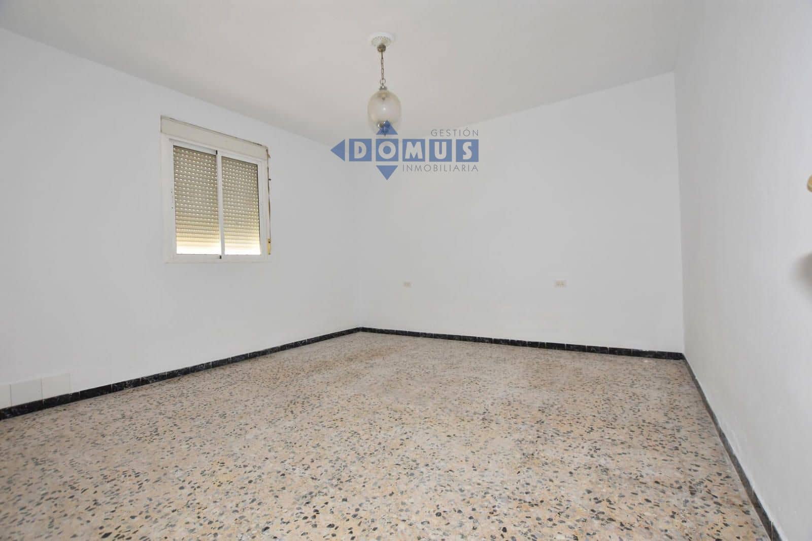 Chalet de 3 habitaciones en Ronda en venta - 180.000 € (Ref: 9893046)