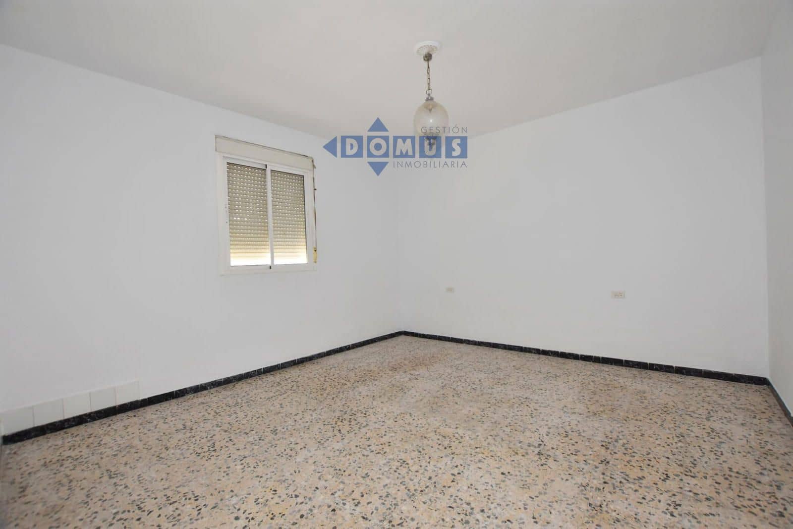 Chalet de 3 habitaciones en Ronda en venta - 180.000 € (Ref: 9893046)