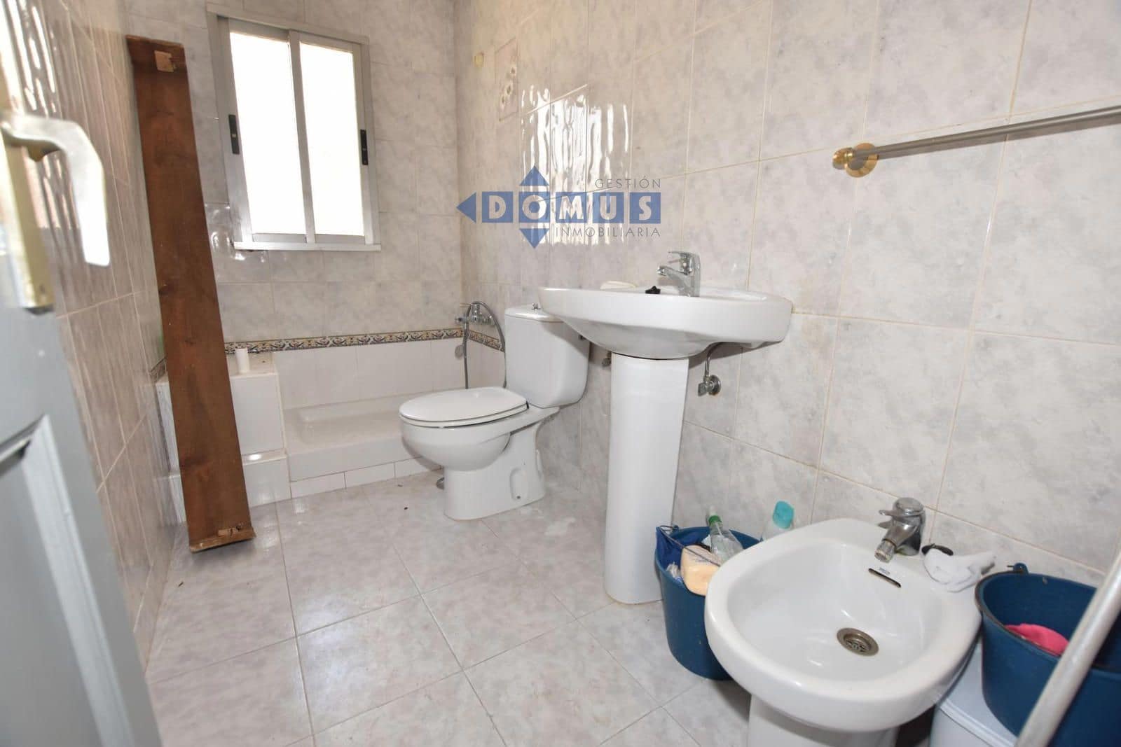 Chalet de 3 habitaciones en Ronda en venta - 180.000 € (Ref: 9893046)