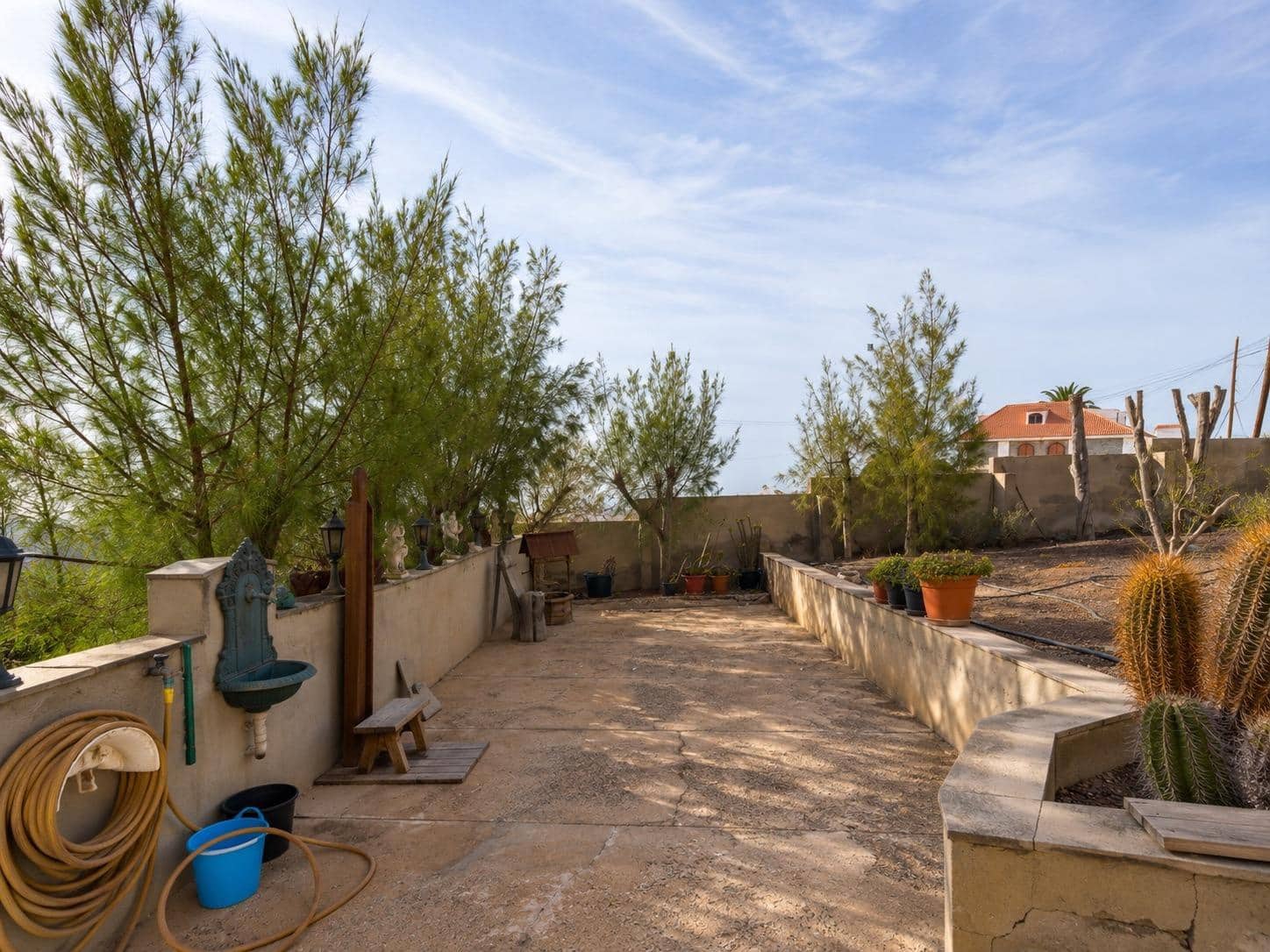 5 bedroom Villa for sale in Montana la Data with pool garage - € 750,000 (Ref: 10173882)
