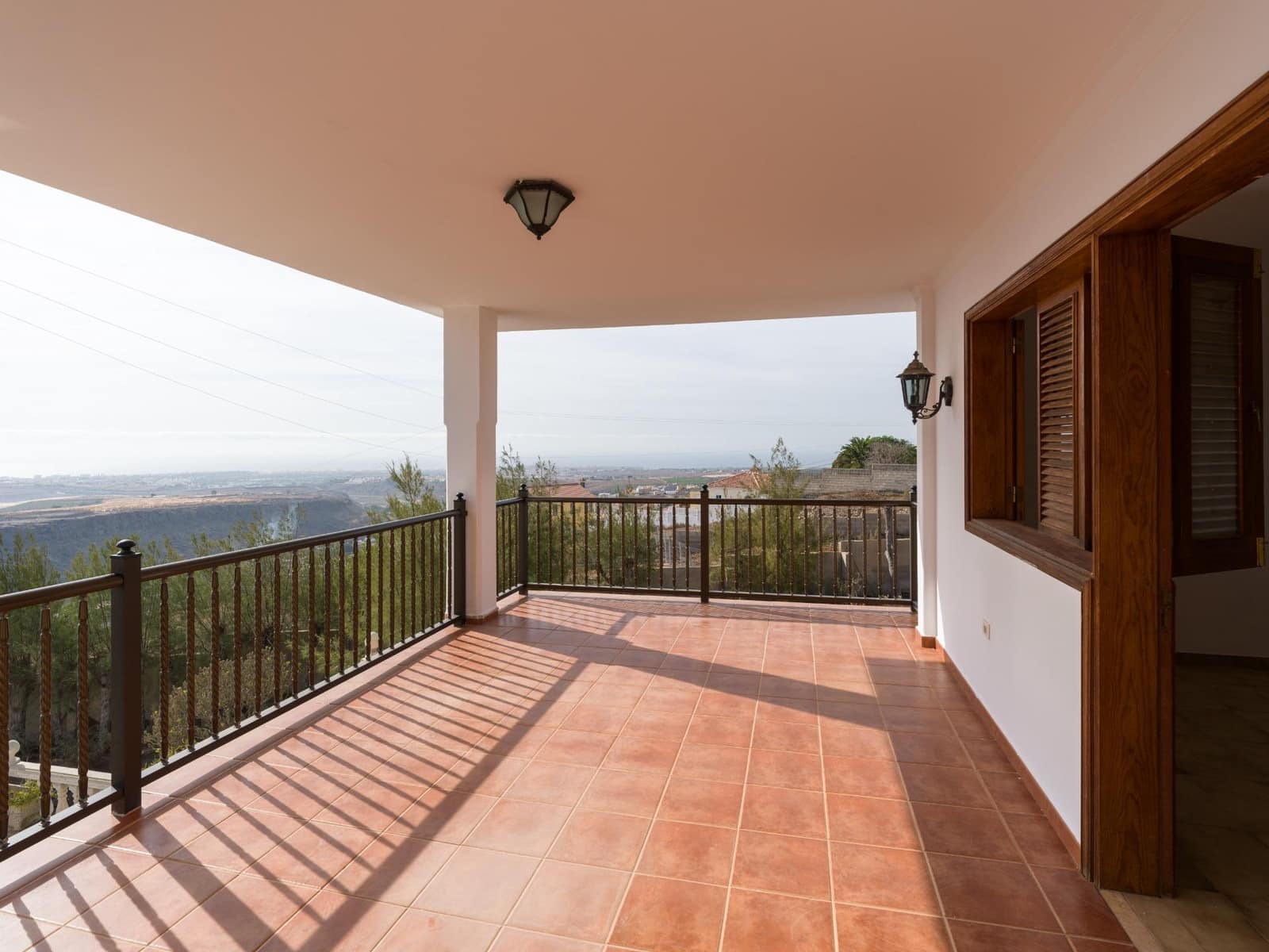5 bedroom Villa for sale in Montana la Data with pool garage - € 750,000 (Ref: 10173882)