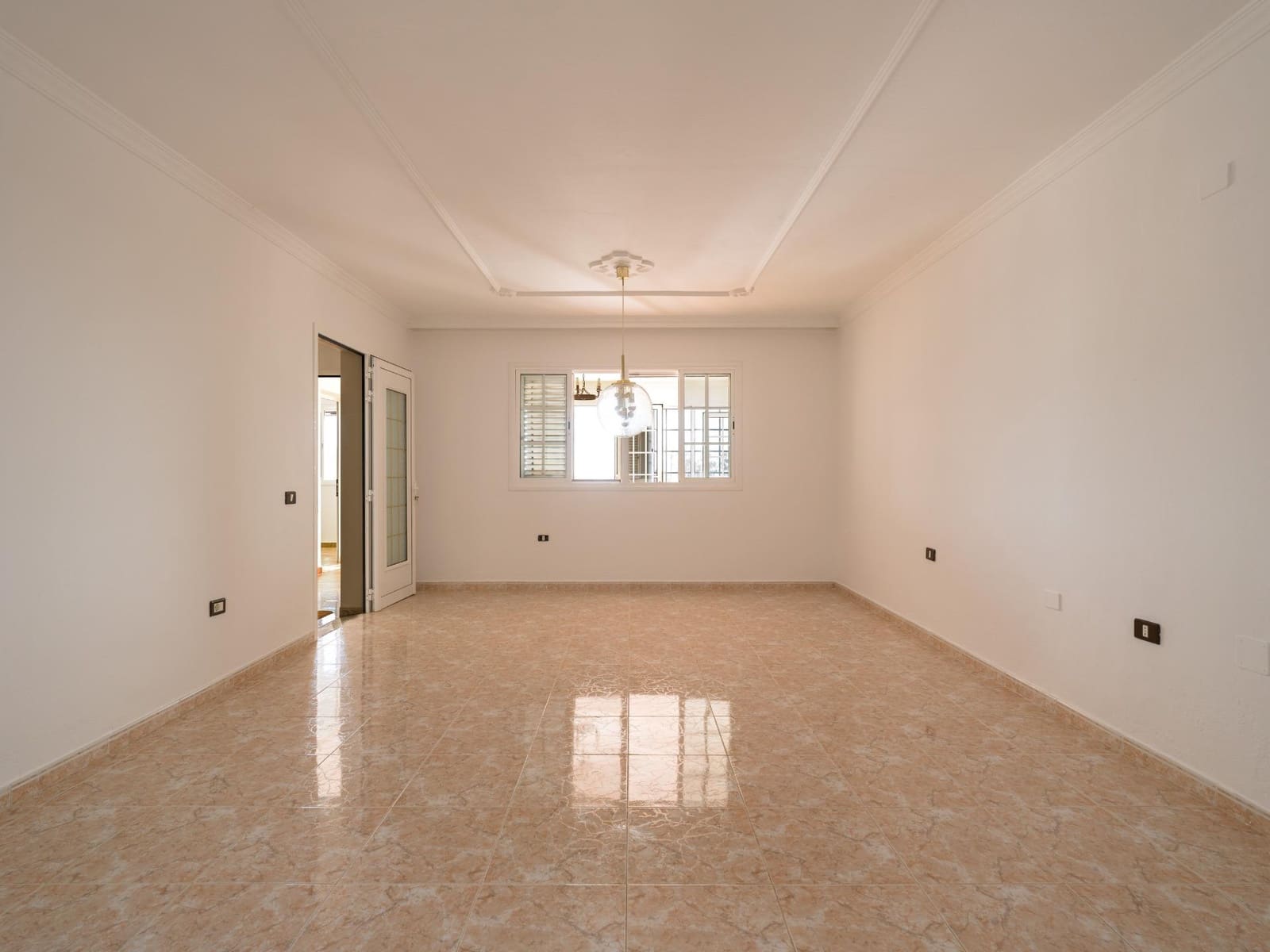 5 bedroom Villa for sale in Montana la Data with pool garage - € 750,000 (Ref: 10173882)