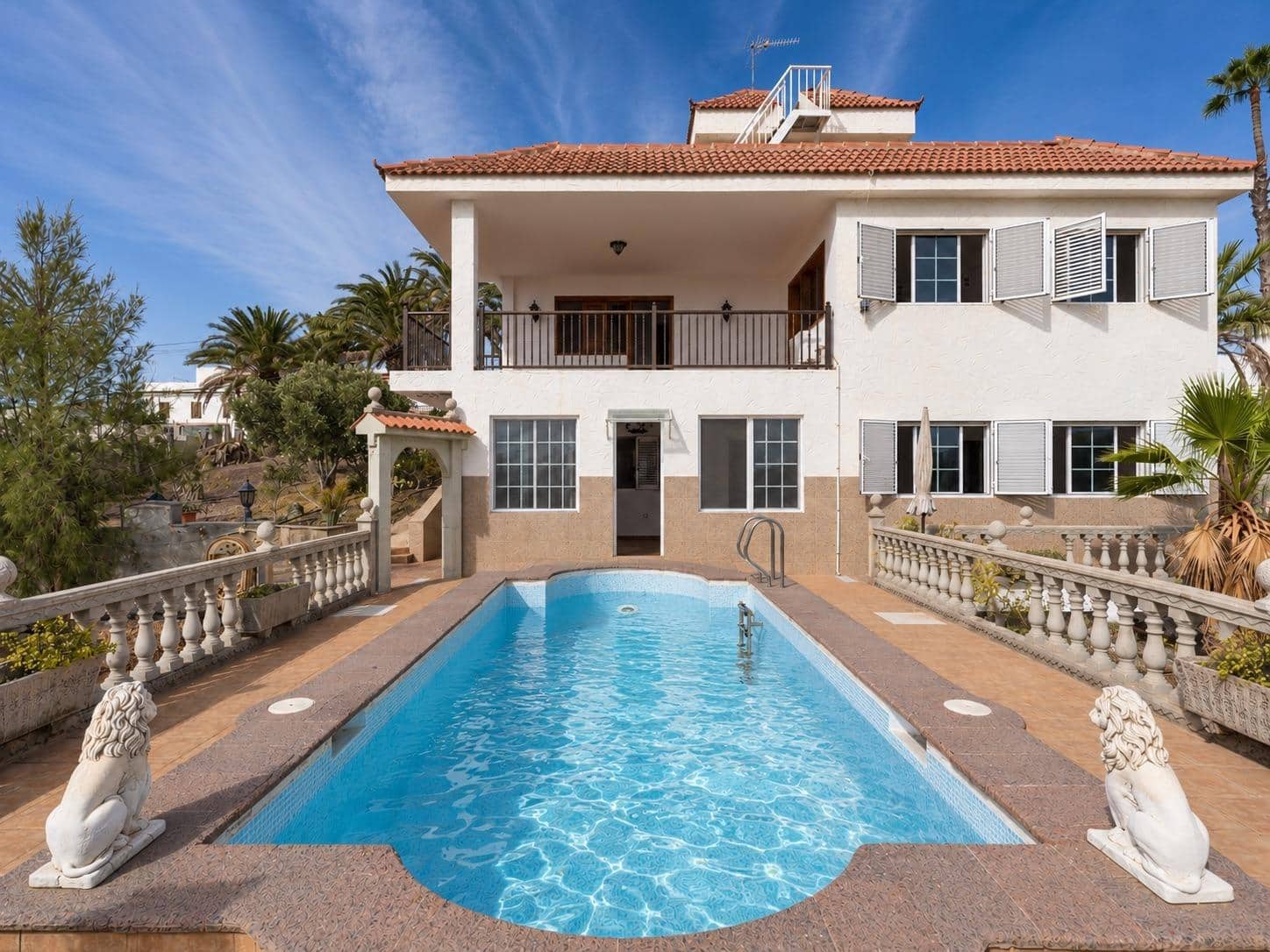 5 bedroom Villa for sale in Montana la Data with pool garage - € 750,000 (Ref: 10173882)