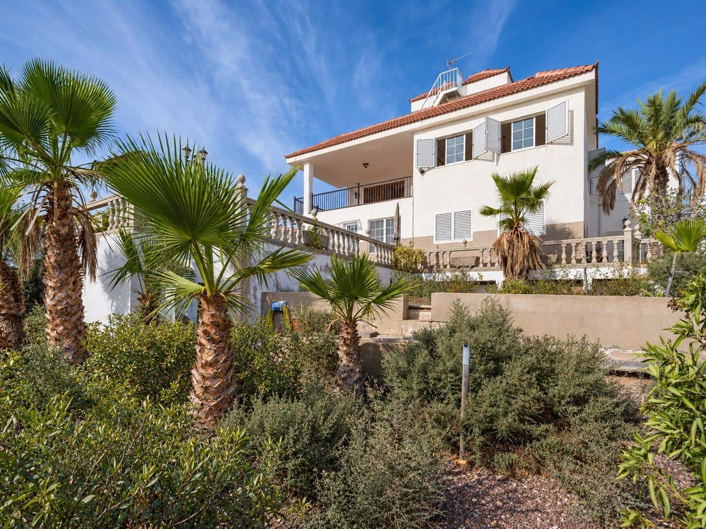 5 bedroom Villa for sale in Montana la Data with pool garage - € 750,000 (Ref: 10173882)