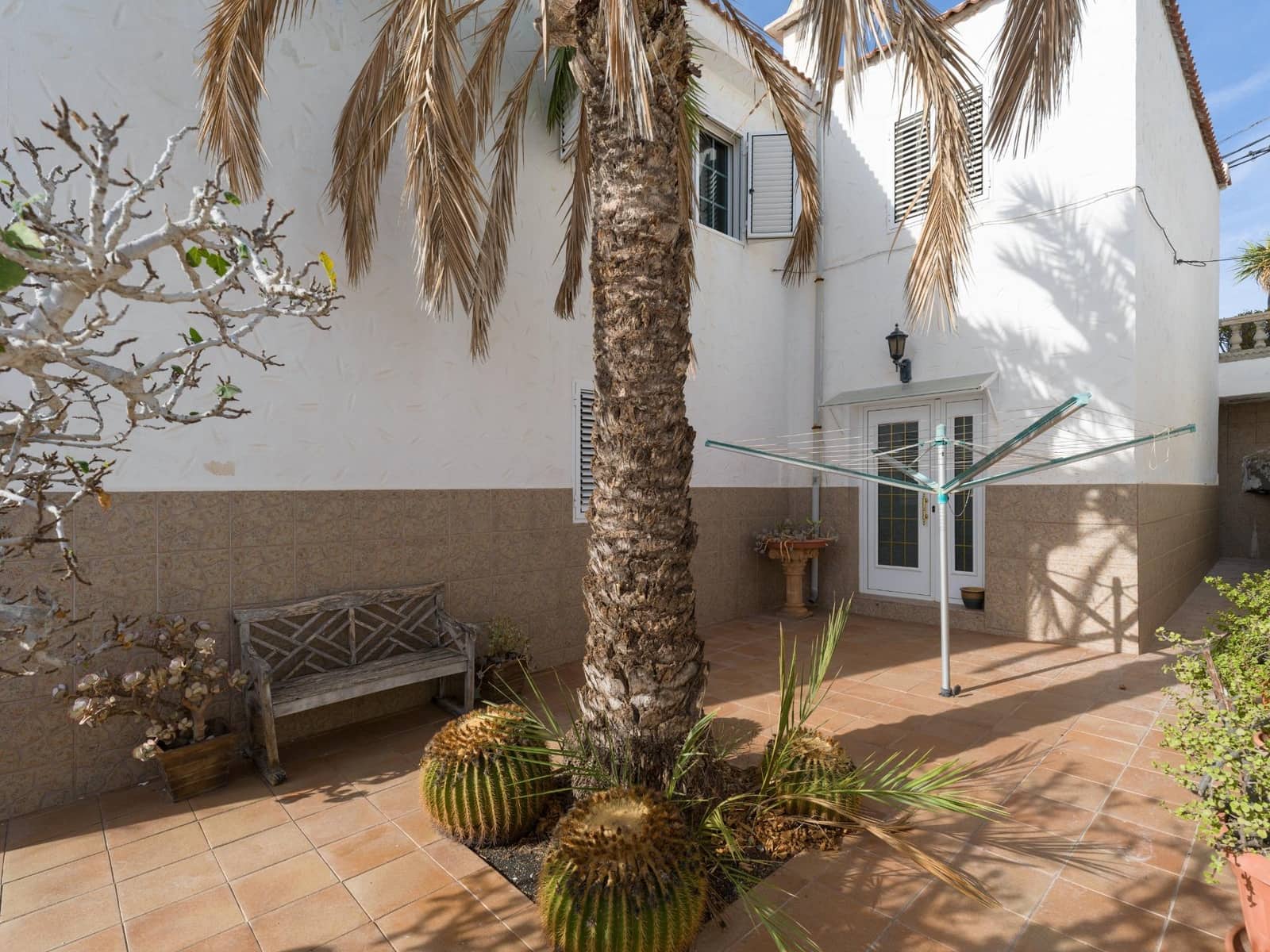 5 bedroom Villa for sale in Montana la Data with pool garage - € 750,000 (Ref: 10173882)